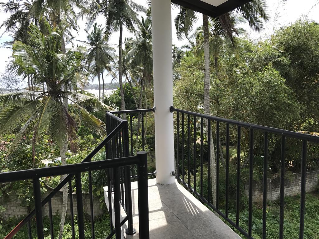 Aura Hotel Unawatuna Exterior photo